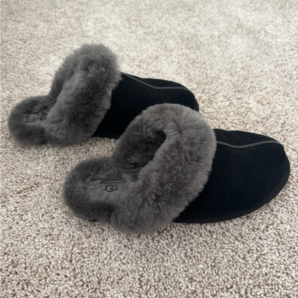 UGG Women's Cozy Black and Gray Slippers